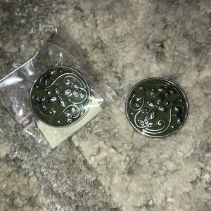 Pair of new Style Dots large snaps